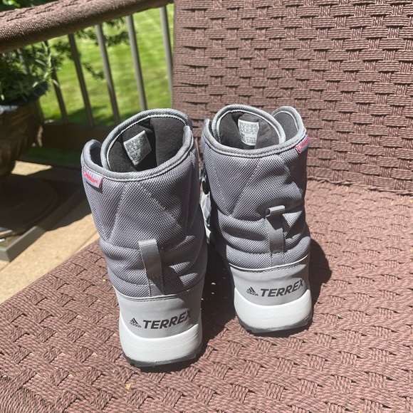 Adidas Terrex Women’s insulated winter adventure boots - Picture 2 of 5